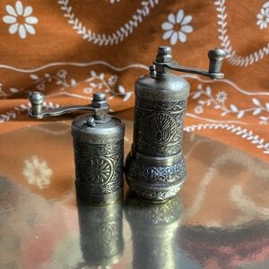 Vintage Style Metal Spice Grinder Set